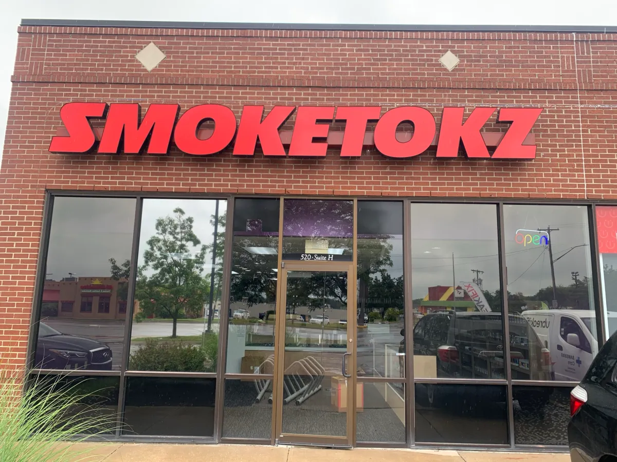 Smoke Tokz, 520 W 23rd St Suite H, Lawrence, KS 66046, United States